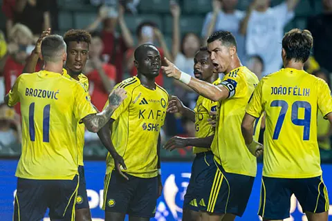 "يترك بطاقة مع كل فريق".. طرد ماني يتكرر 4 مرات